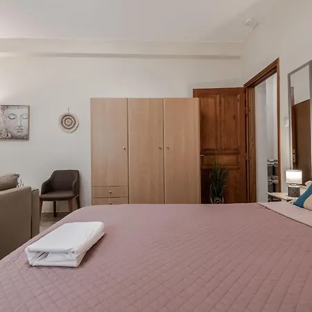 Zoya's Appartement Agriá